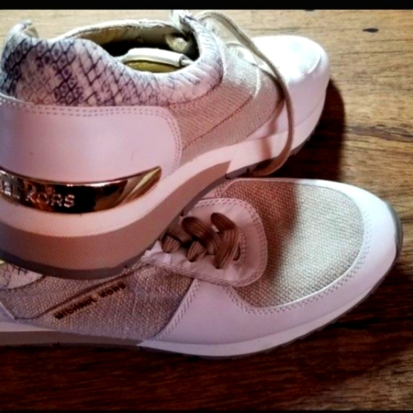 MICHAEL KORS LADIES RUNNING SHOES - Picture 1 of 8